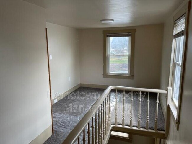 Building Photo - 9 E Donegal St