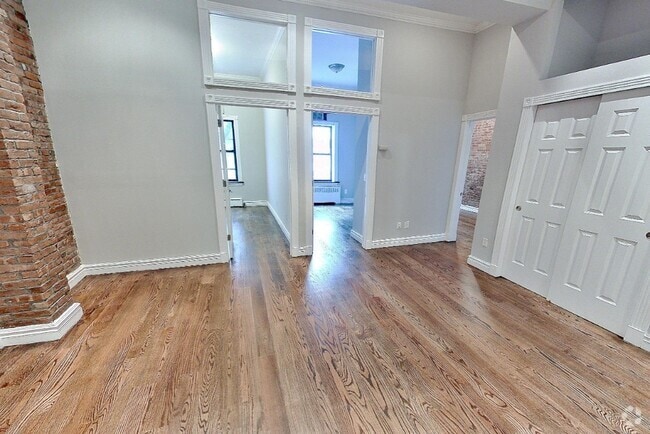 Building Photo - 138 E 16th St
