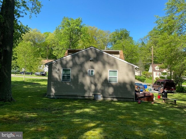 Foto del edificio - 6612 Pine Grove Dr