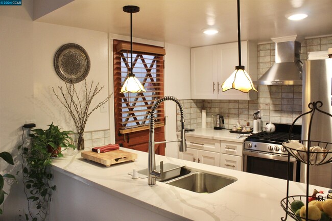 Foto del edificio - 5481 Roundtree Dr