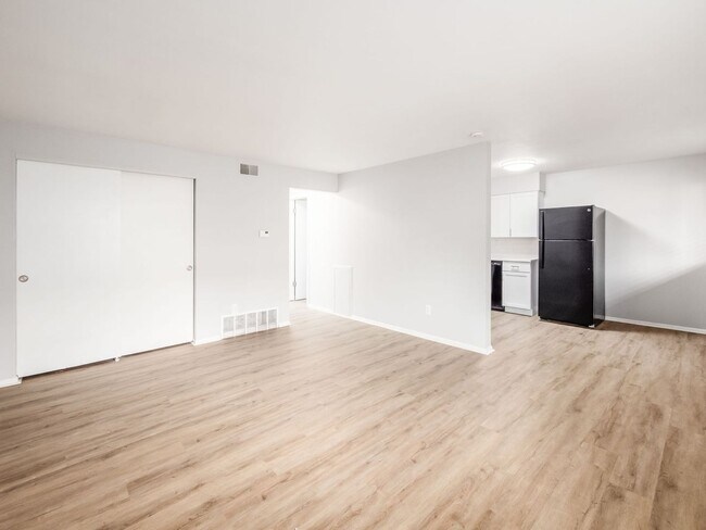 Foto del edificio - 593 Riverview Dr