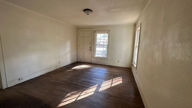 Building Photo - Cute 3 bedroom home!