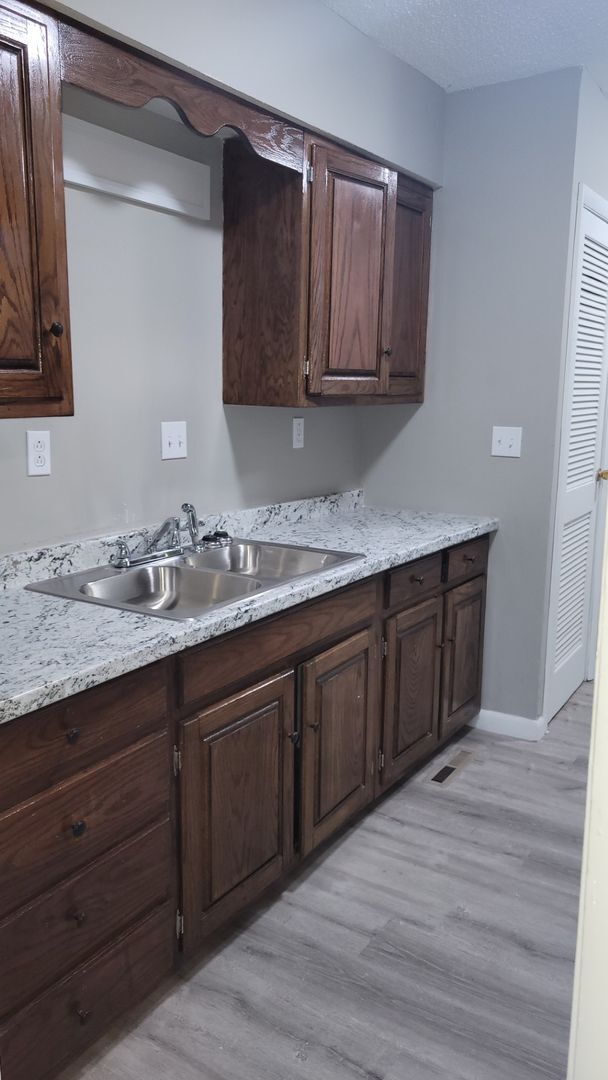 Foto del edificio - Completely Remodeled!!