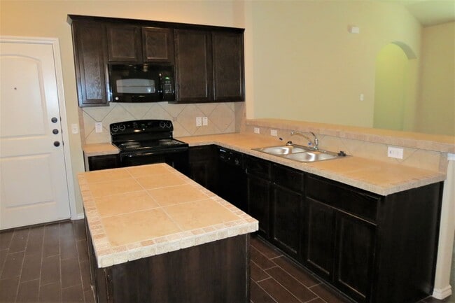 Building Photo - 3/2/2 off HWY 46 / Fridge / Interior Washe...