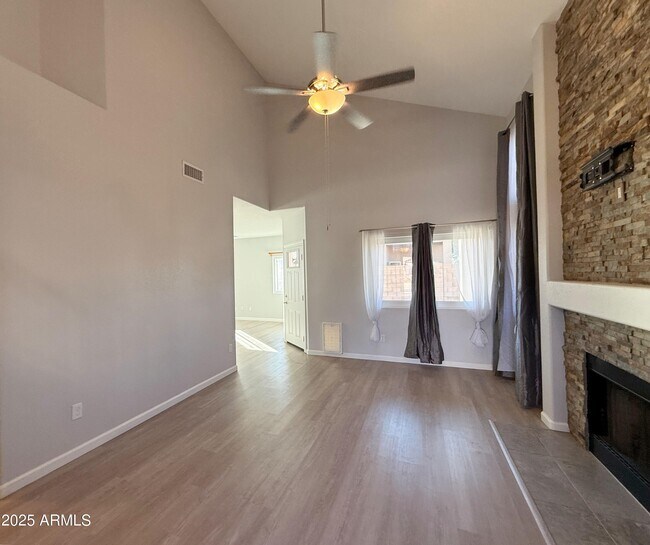 Foto del edificio - 13874 N 91st Dr