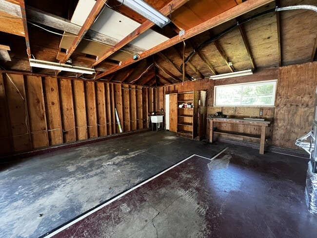 Building Photo - 88494 Ellmaker Rd