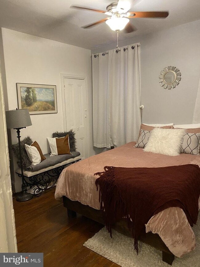 Building Photo - 712 S Hicks St