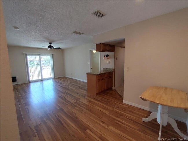 Building Photo - 950 S Kanner Hwy