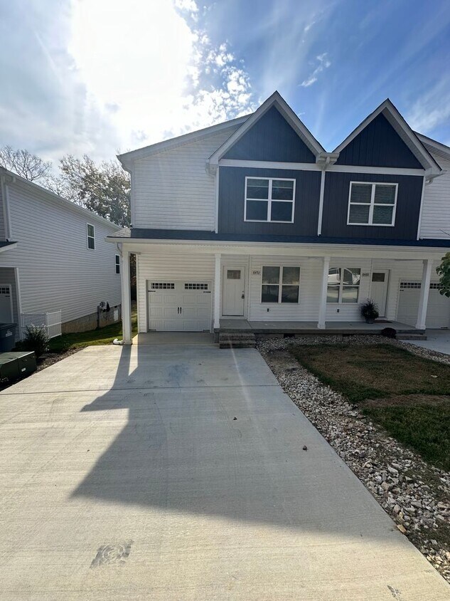 Built in 2022 3 beds, 2.5 baths, backyard,... House Rental in