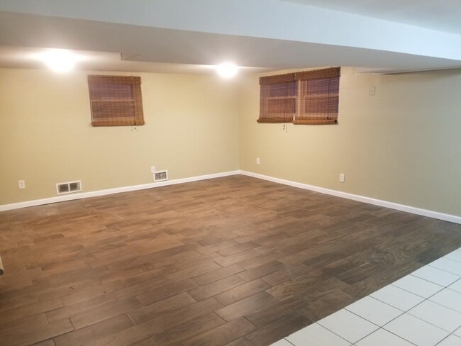 Living room - 52 Sheridan Ct