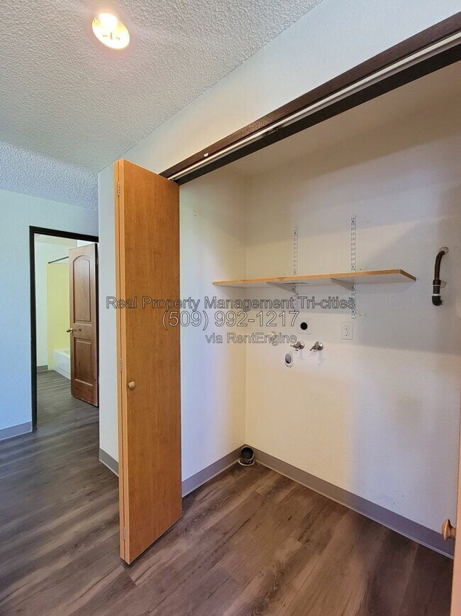 Building Photo - 1102 S Olympia Pl