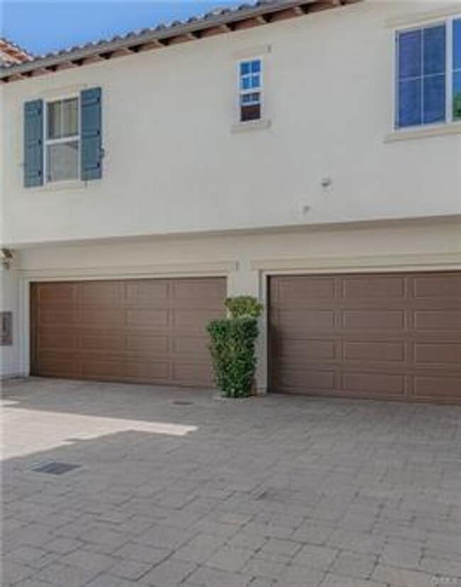 Building Photo - Upgraded 2 bedroom plus 2 bath condominium...
