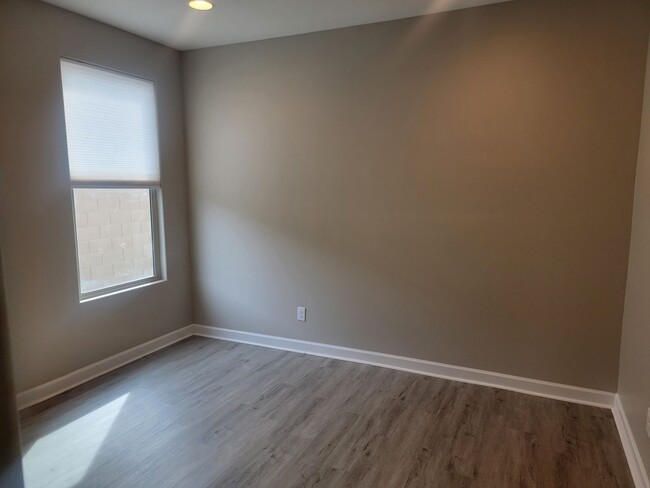 Foto del edificio - beautiful home 5b 3 bath home with den