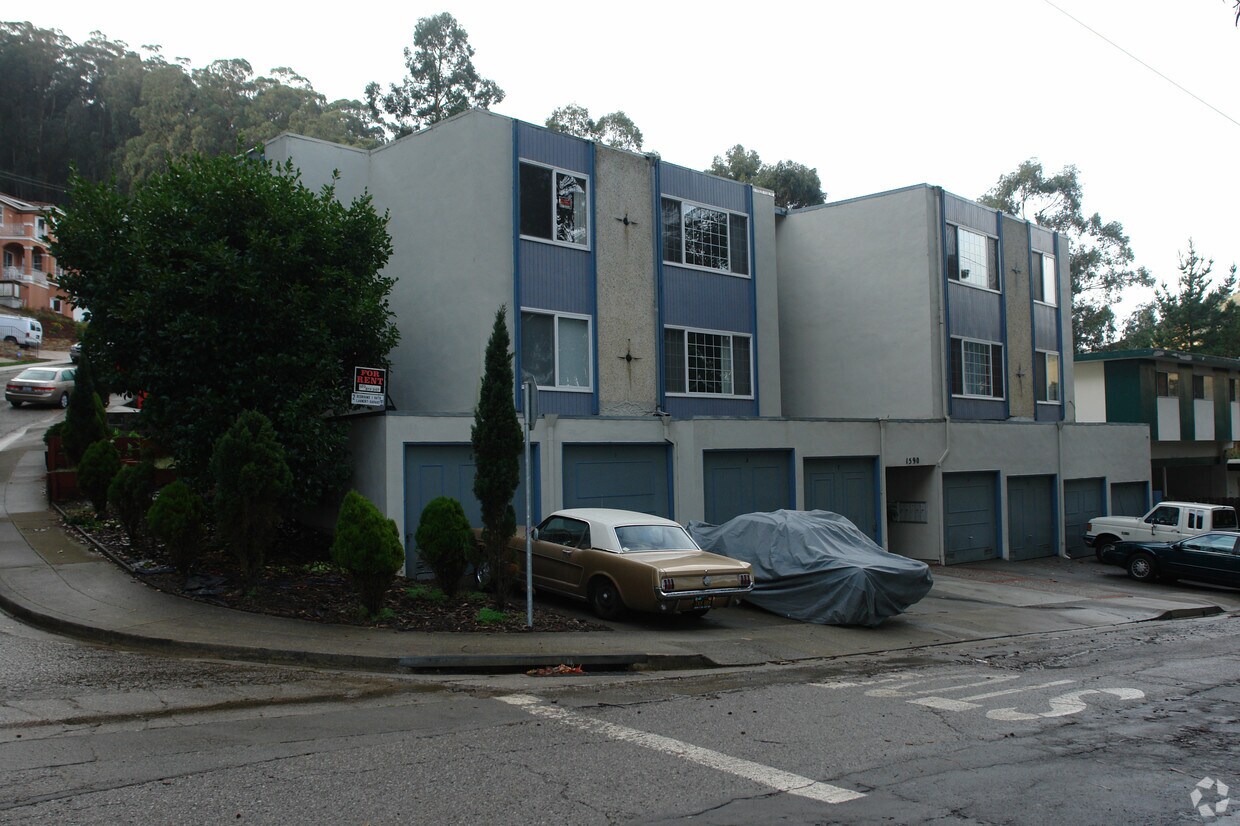 Building Photo - 1590 Higgins Way