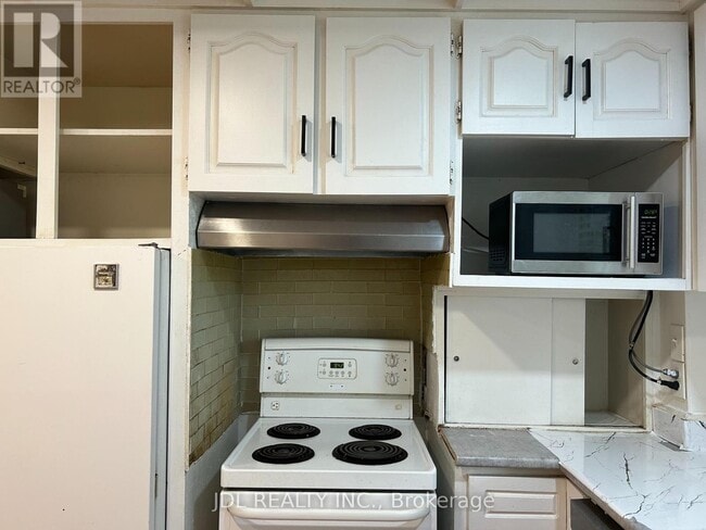 Building Photo - 21 Squires Ave