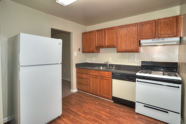 Kitchen-Classic - Townley Apartments