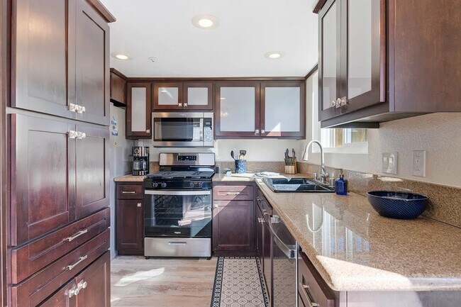 Foto del edificio - 17601 Newland St