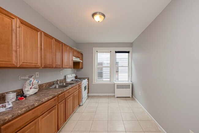 Building Photo - 457 Nye Ave