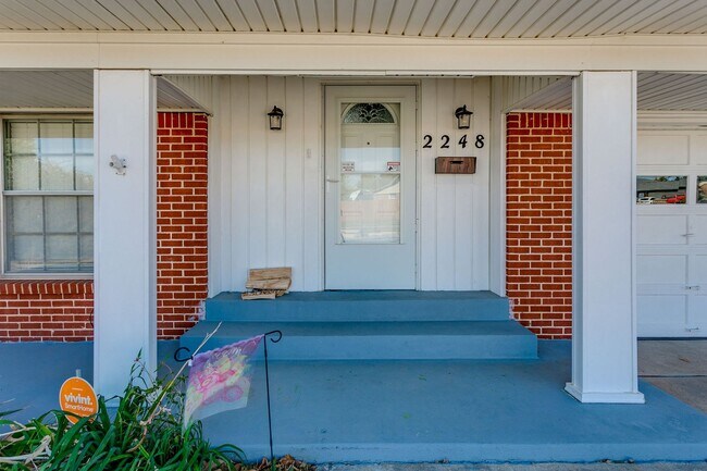 Foto del edificio - Spacious 4-Bedroom Home in Mature Neighbor...