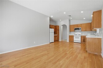 Building Photo - 5555 Airview Ct