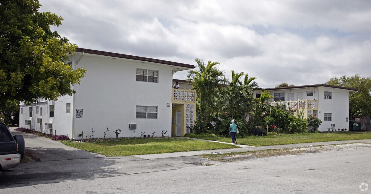 Building Photo - 240 NW 193rd St