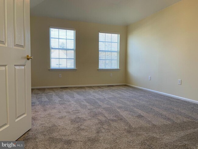 Foto del edificio - 1705 Rockcress Dr