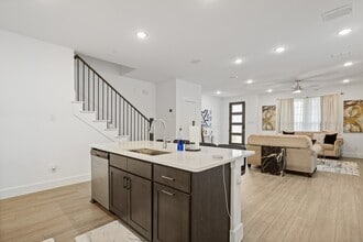 Building Photo - 1013 Carnation Dr