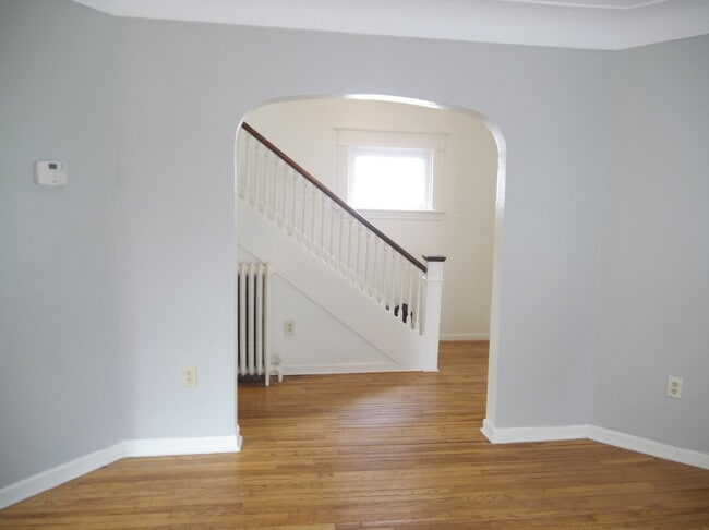 Building Photo - 307 Riverview Ave