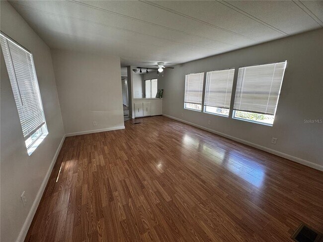 Foto del edificio - 1001 NE 77th St
