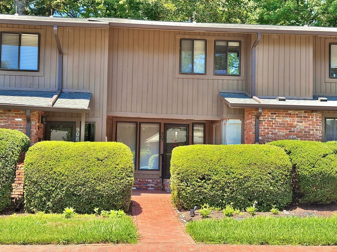 Photo - 907 Oak Tree Drive
