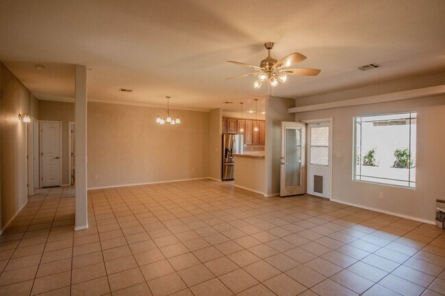 Building Photo - Beautiful 4 Bedroom/2 Bath Home