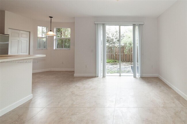 Foto del edificio - 1027 NE 207th St