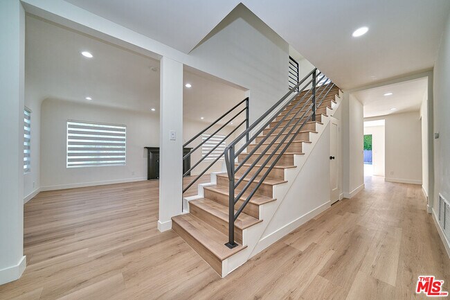 Foto del edificio - 347 S Highland Ave