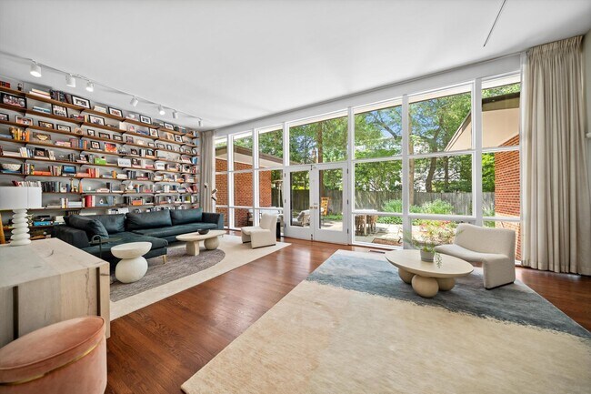 Foto del edificio - 3721 Huntington St NW