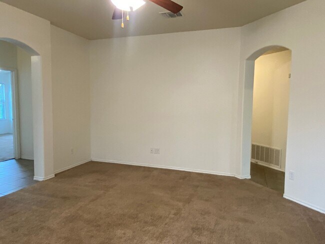 Foto del edificio - 3 BEDROOM, ACADEMY ISD
