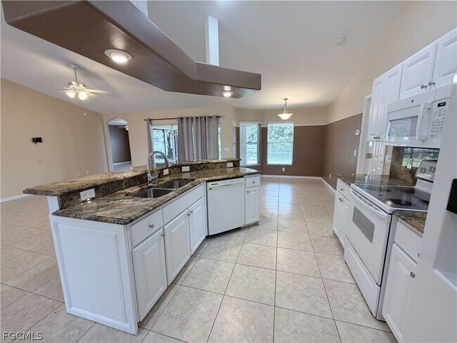 Foto del edificio - 906 SW 9th Ct