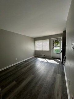 Building Photo - Now Leasing 2 bed 1 Bath Townhome North Columbus (Ambleside Commons)