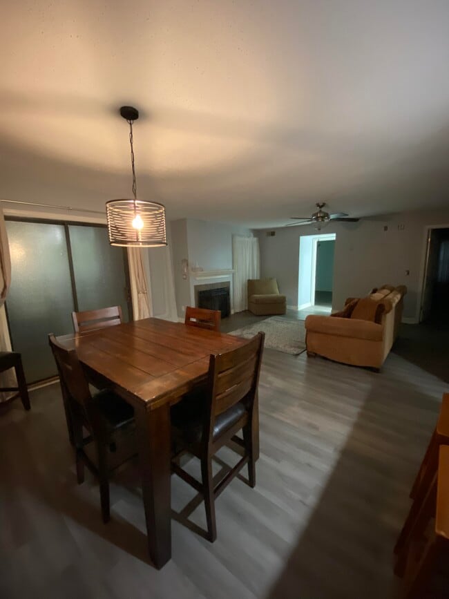 Foto del edificio - 448 Deerwood St