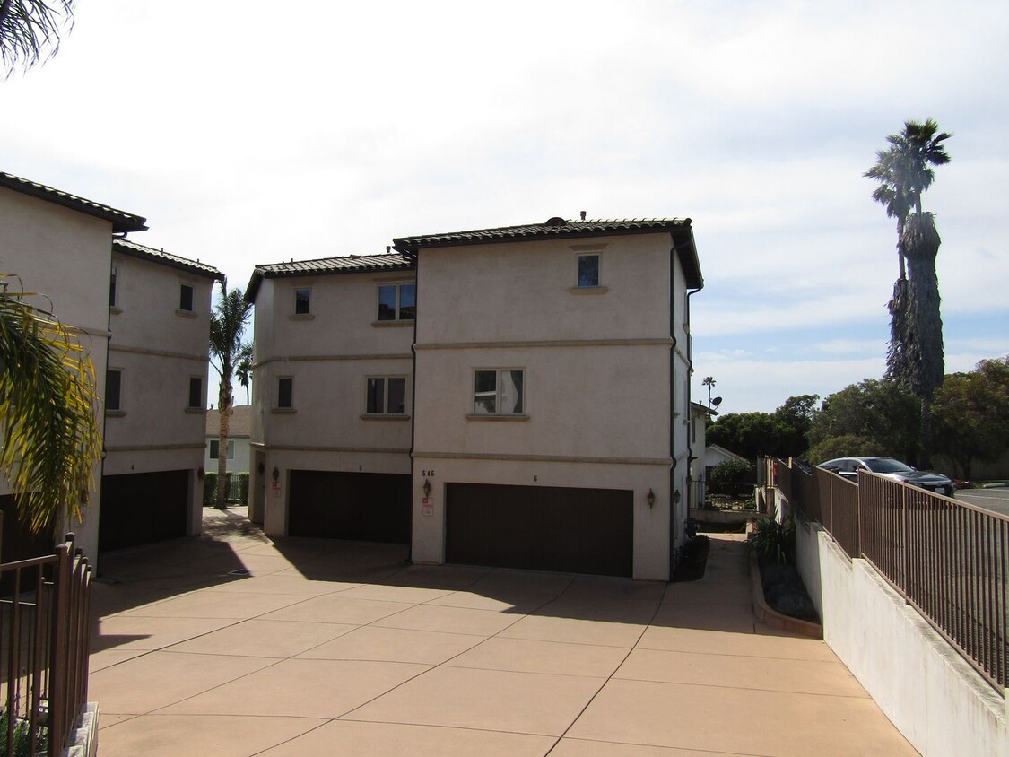 Primary Photo - 2 br, 2.5 bath House - 545 Bello Street #6