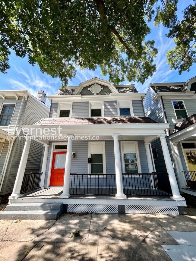 Building Photo - 1304 Oakwood Ave