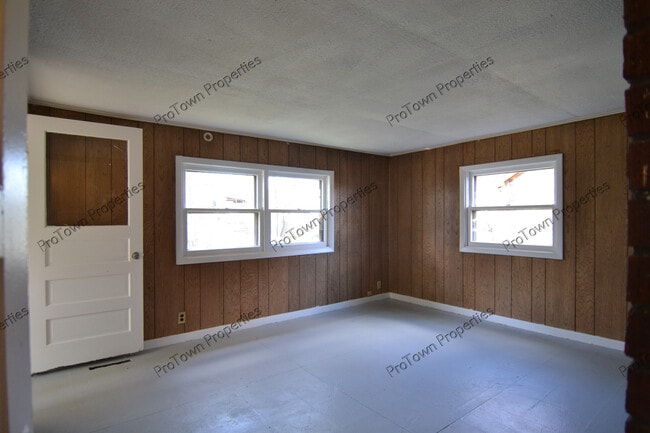 Building Photo - 404 Strong Ave