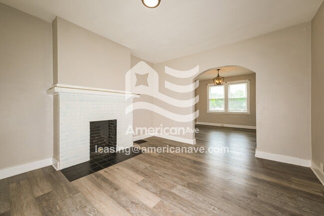 Foto del edificio - 737 Montclair St