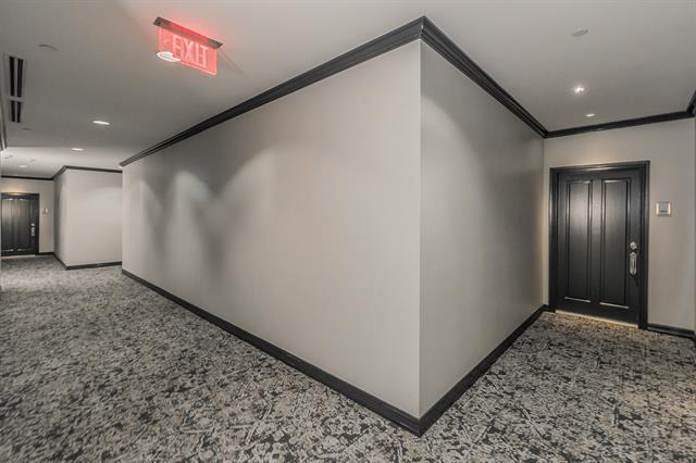 Building Photo - 500 Throckmorton St