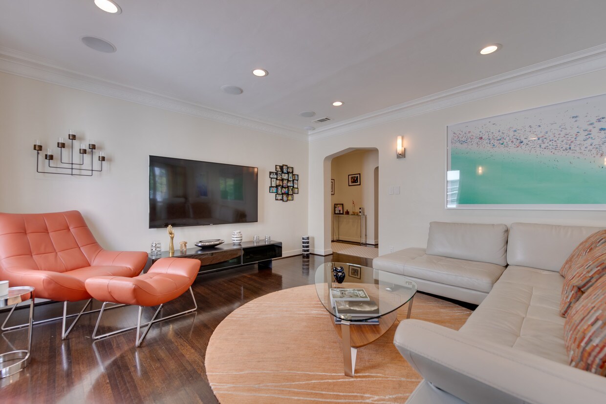 Foto principal - 432 N Genesee Ave