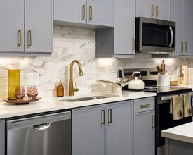 Building Photo - Wayfern Apartments