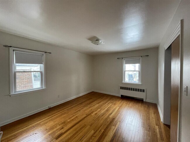 Foto del edificio - 728-730 Sanford Ave