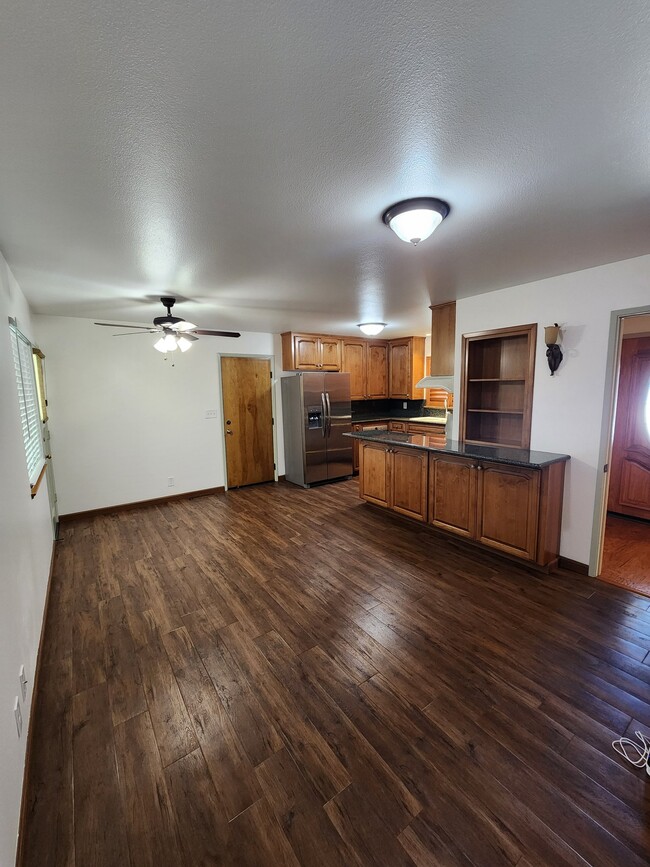 Building Photo - 1231 Padre Dr