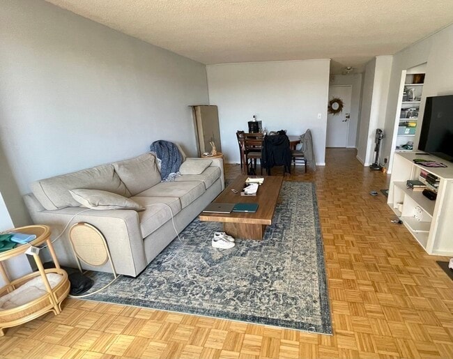 Building Photo - 33 Pond Ave