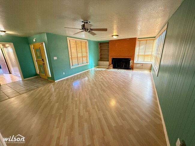 Building Photo - Beautiful 3bd/2ba Single Family Home near ...
