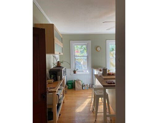 Building Photo - 5 Hagar St